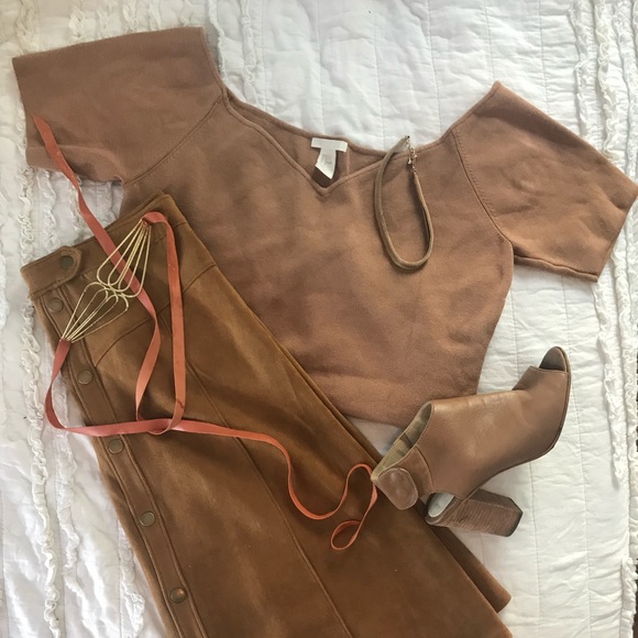H&M Tops - H&M tan off shoulder top